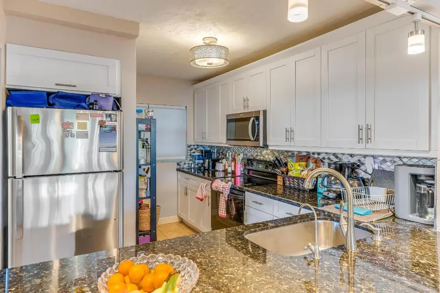 9235 Lagoon Place #302, Davie, FL 33324 - Image #3