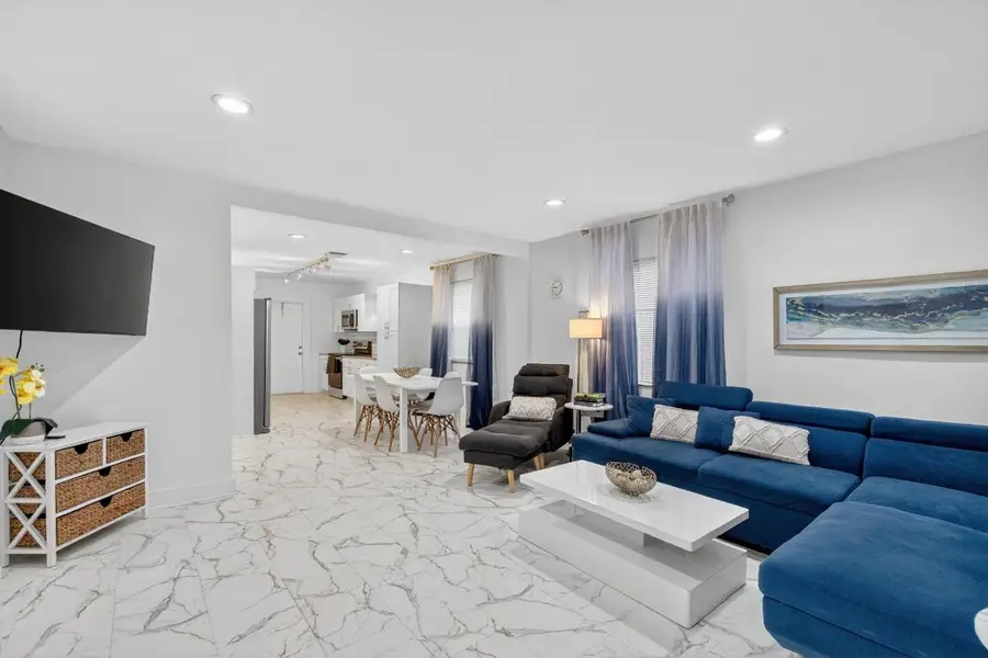 698 NE 36th Street, Oakland Park, FL 33334 - Image #2