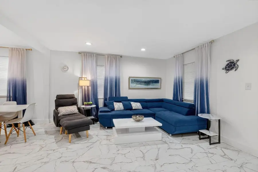 698 NE 36th Street, Oakland Park, FL 33334 - Image #3