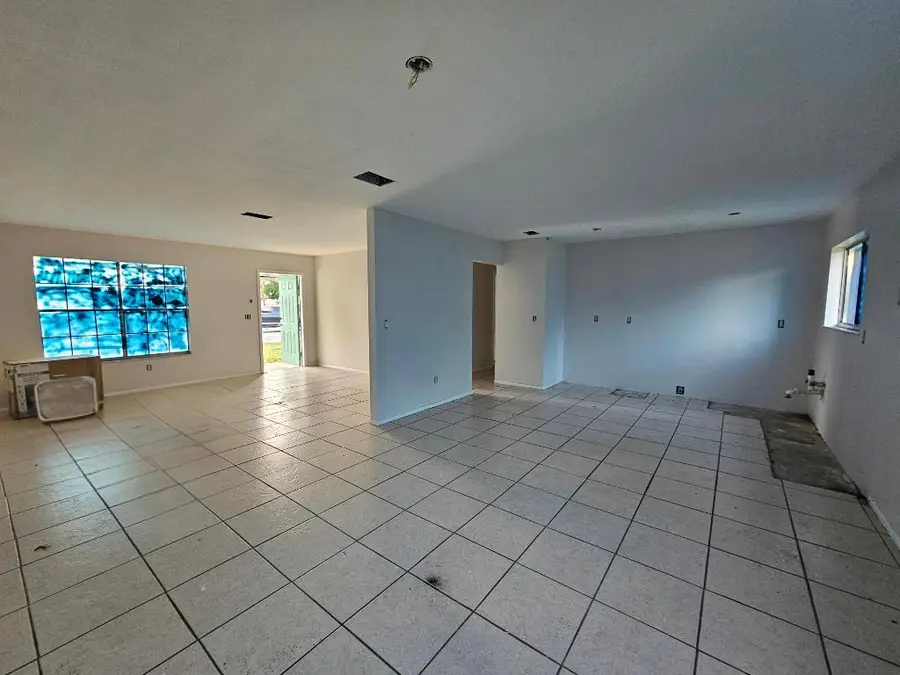 581 SE Port St Lucie Boulevard, Port Saint Lucie, FL 34984 - Image #3