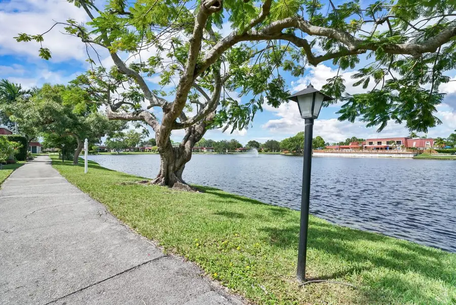 701 Laconia Circle #B, Lake Worth, FL 33467 - Image #2