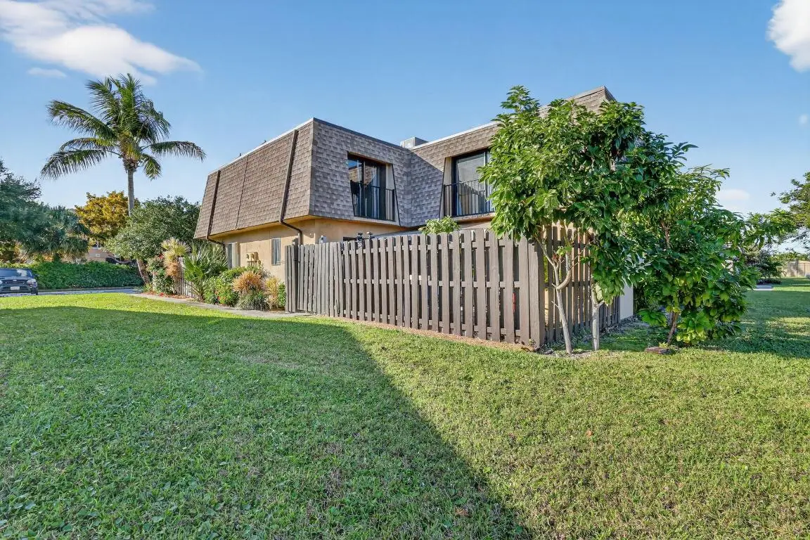 5204 Waterview Circle, Palm Springs, FL 33461 - Image #1