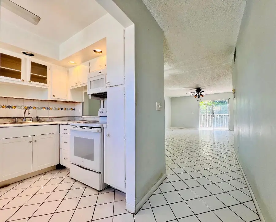 209 Oxford 200, West Palm Beach, FL 33417 - Image #2