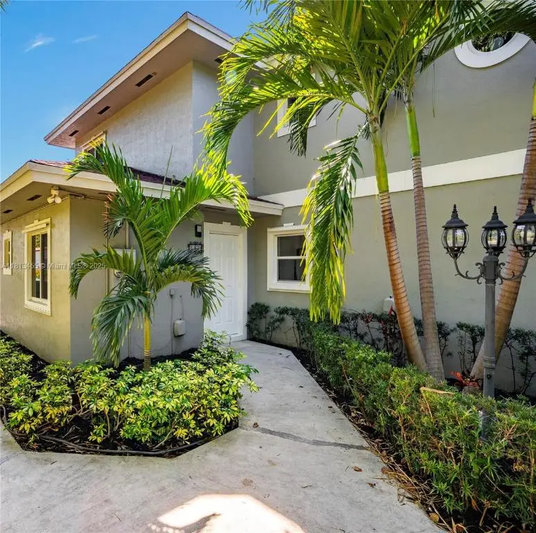 1323 NE 5th Avenue, Fort Lauderdale, FL 33304 - Image #2
