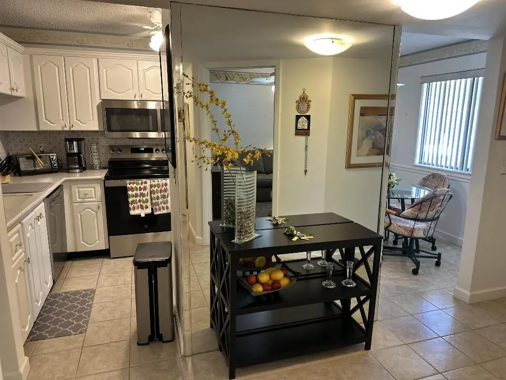 3138 Via Poinciana #114, Lake Worth, FL 33467 - Image #1