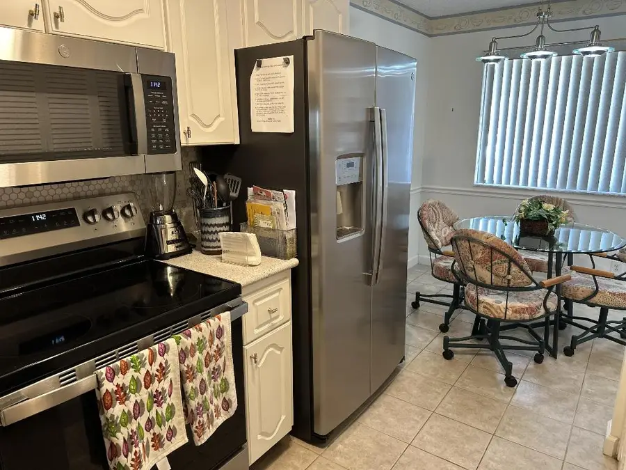 3138 Via Poinciana #114, Lake Worth, FL 33467 - Image #2