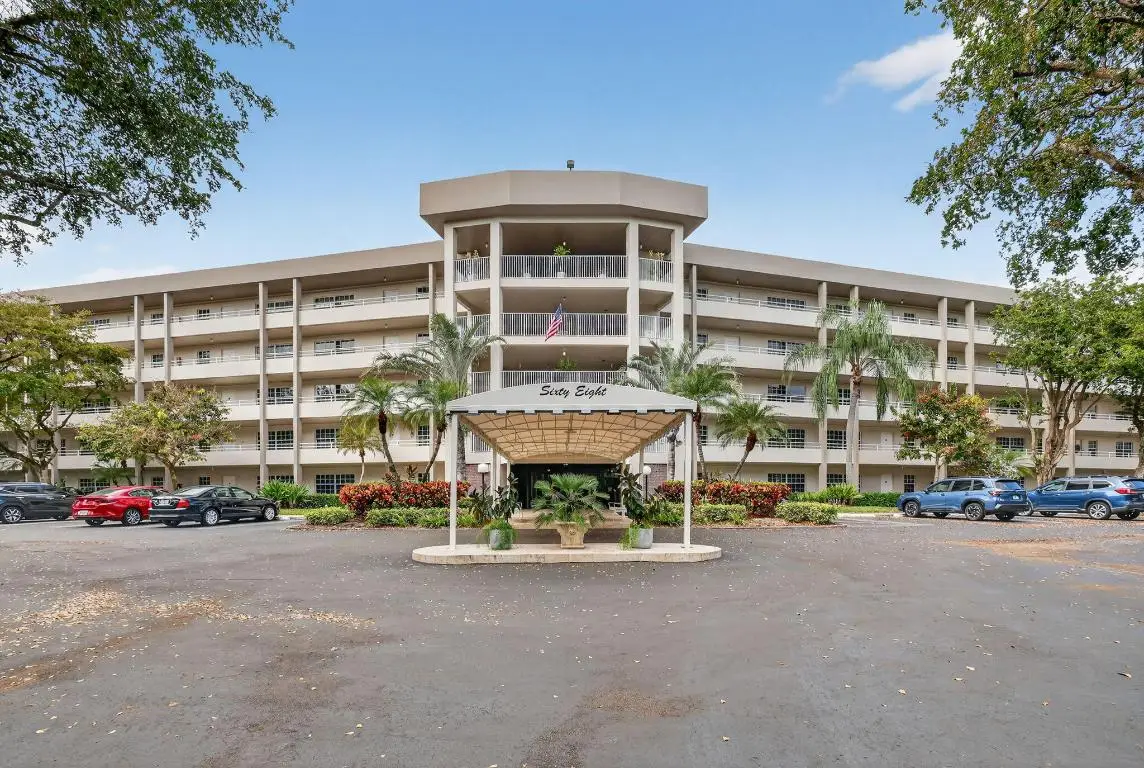 545 Oaks Lane #409, Pompano Beach, FL 33069 - Image #1