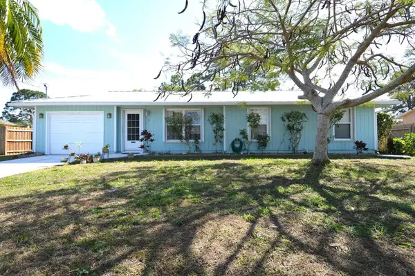 392 SE Walters Terrace, Port St Lucie, FL 34983