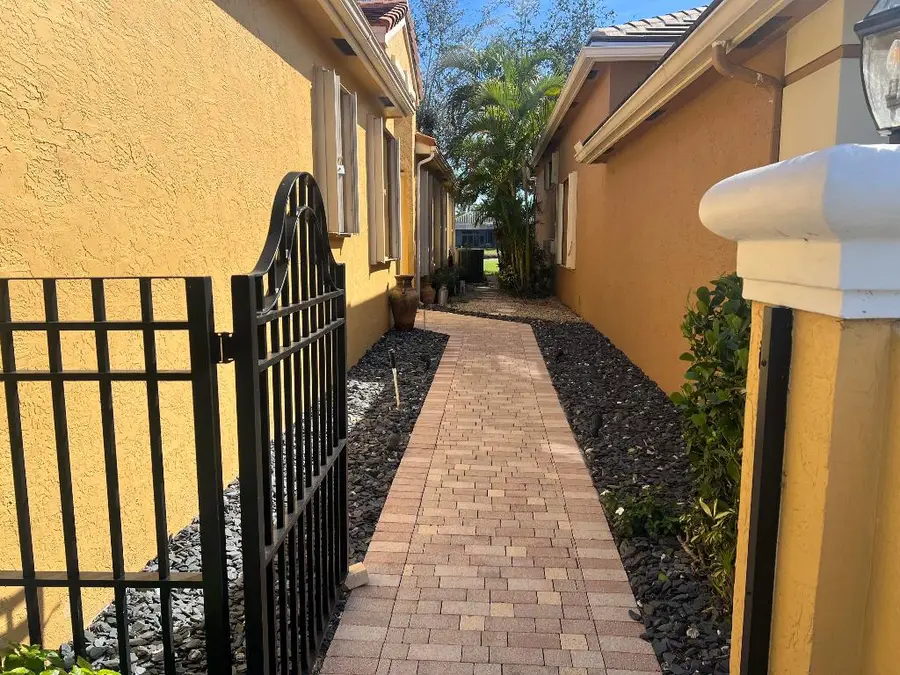 4194 Imperial Isle Drive, Lake Worth, FL 33449 - Image #2