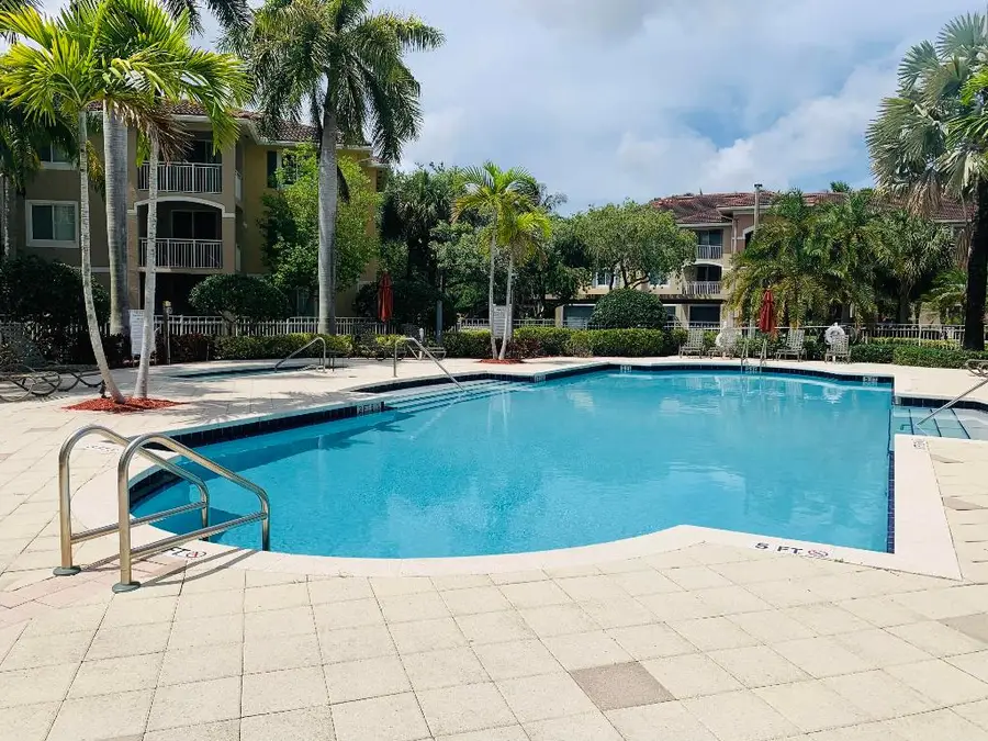6521 Emerald Dunes Drive #307, West Palm Beach, FL 33411 - Image #2