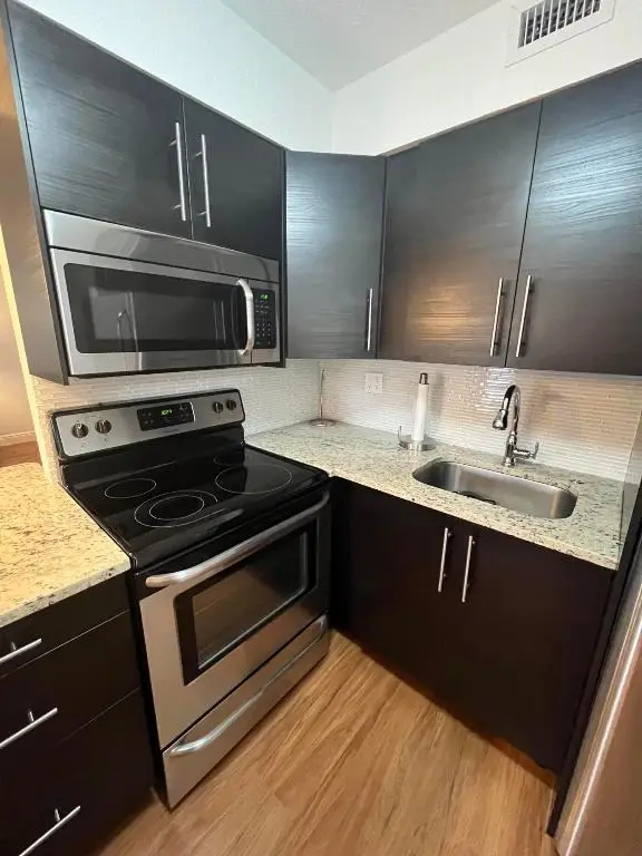 446 Burgundy J, Delray Beach, FL 33484 - Image #2