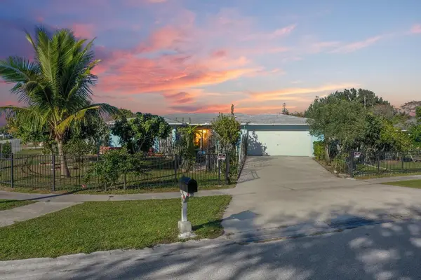 205 NE Ardsley Drive, Port St Lucie, FL 34983