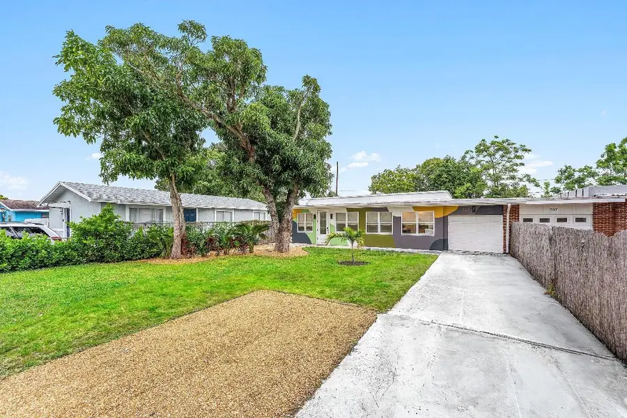 709 SW 9th Court, Delray Beach, FL 33444 - Image #2