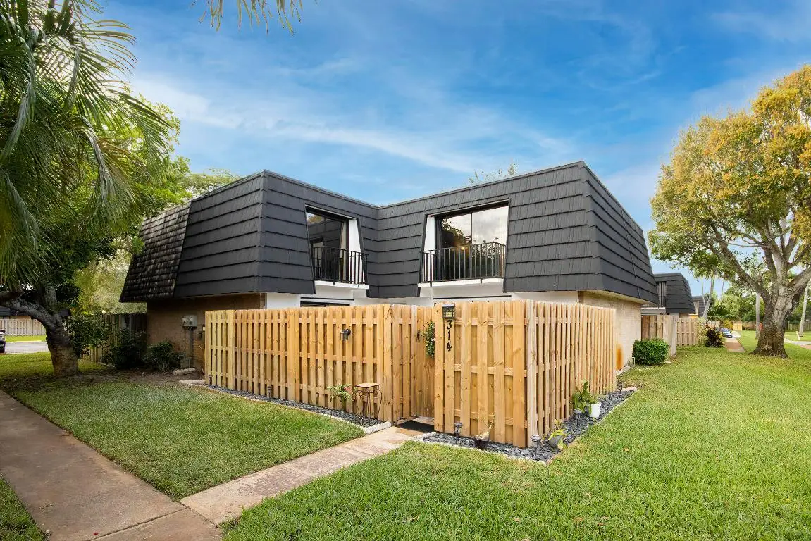 314 Woodland Road, Palm Springs, FL 33461 - Image #1