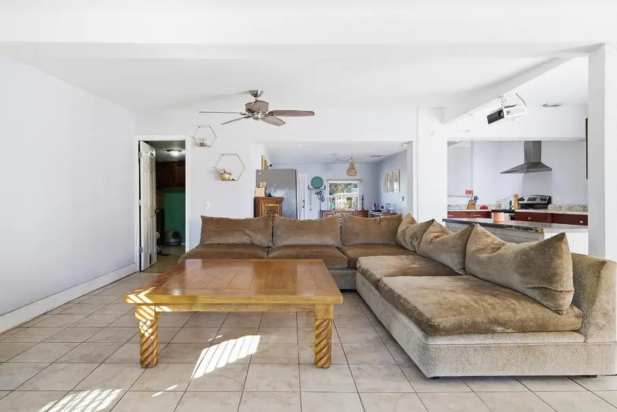 333 Mid Pines Road, Palm Springs, FL 33461 - Image #3