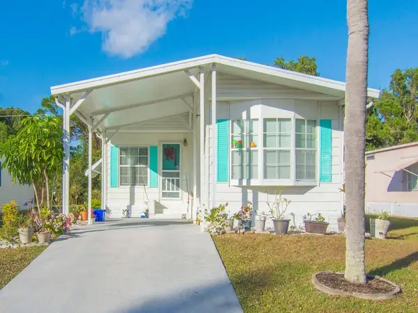 8 Novedades, Port St Lucie, FL 34952