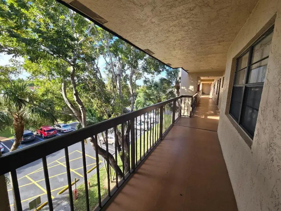 140 Lake Nancy Lane #412, West Palm Beach, FL 33411 - Image #2