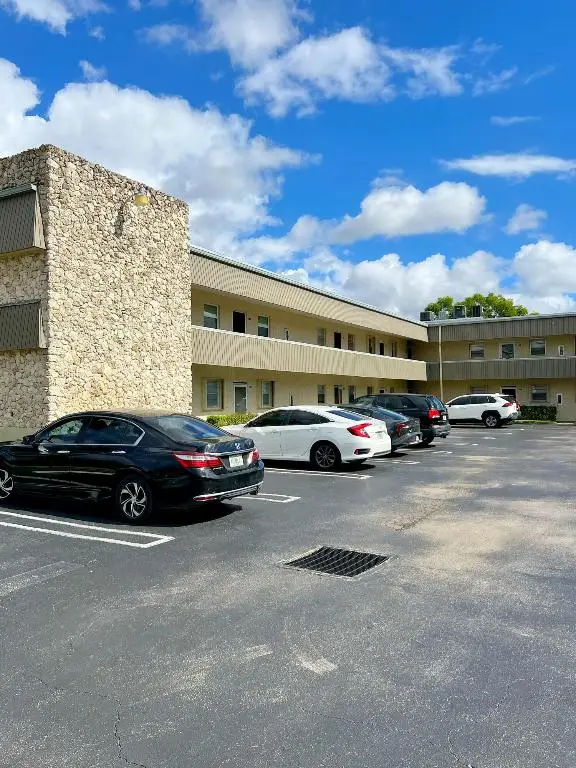 126 Sparrow Drive #19a, Royal Palm Beach, FL 33411 - Image #2