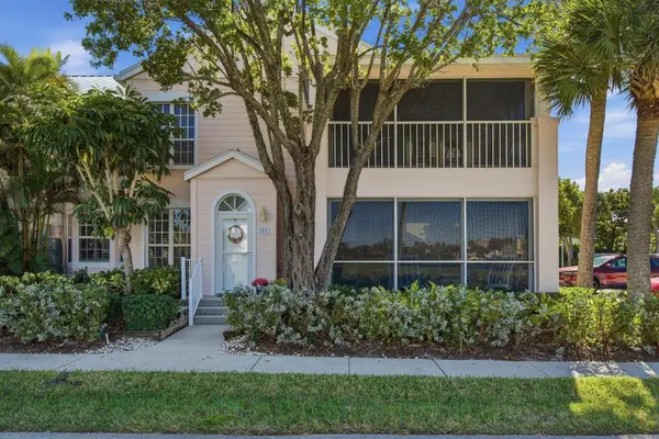 391 NE Plantation Road #215, Stuart, FL 34996
