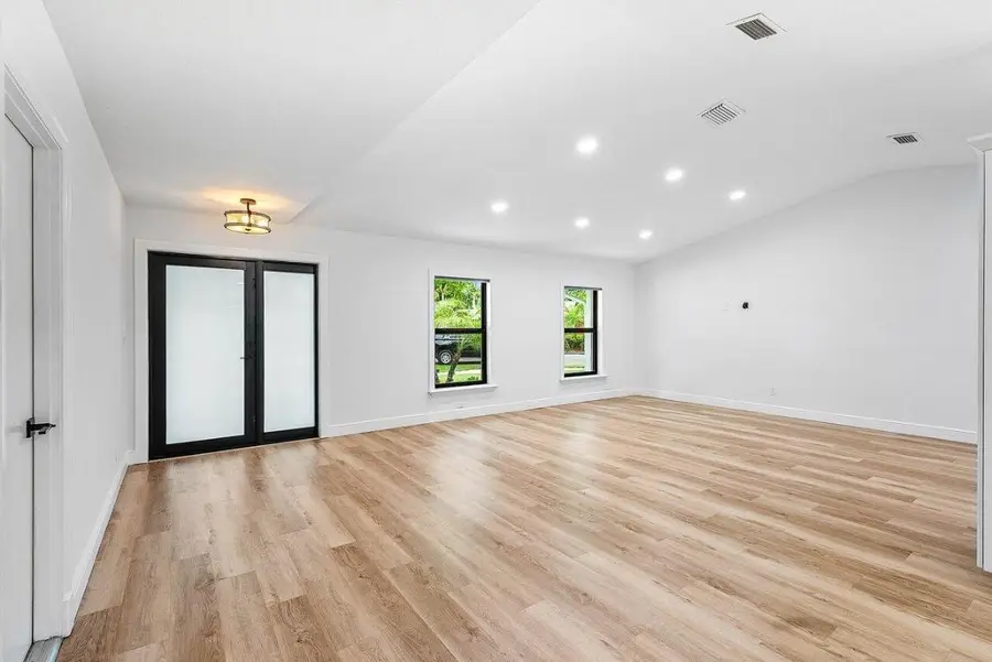 2425 NW 36th Street, Boca Raton, FL 33431 - Image #2