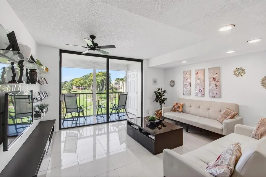 5130 Las Verdes Circle #207, Delray Beach, FL 33484 - Image #2