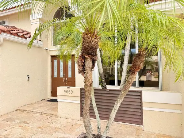 9669 Carousel Circle N, Boca Raton, FL 33434