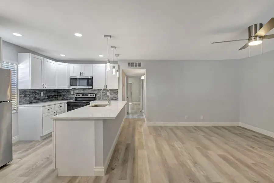 909 S Flanders S, Delray Beach, FL 33484 - Image #2