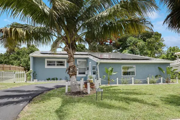 9277 Bloomfield Drive, Palm Beach Gardens, FL 33410