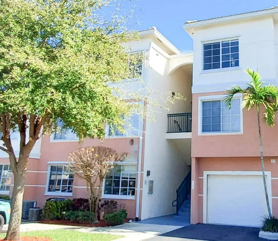2204 Myrtlewood Circle E, Palm Beach Gardens, FL 33418 - Image #2