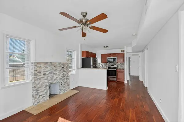 1011 W Lakewood Road, West Palm Beach, FL 33405