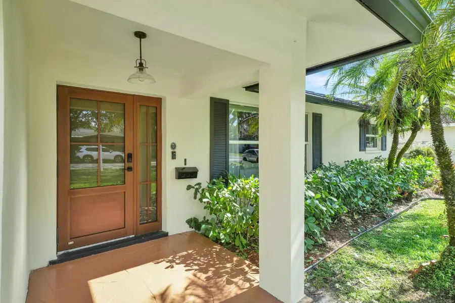 824 N Bel Air Drive, Plantation, FL 33317 - Image #2