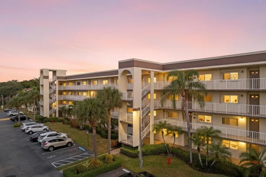 4735 Lucerne Lakes Boulevard #402, Lake Worth, FL 33467 - Image #2