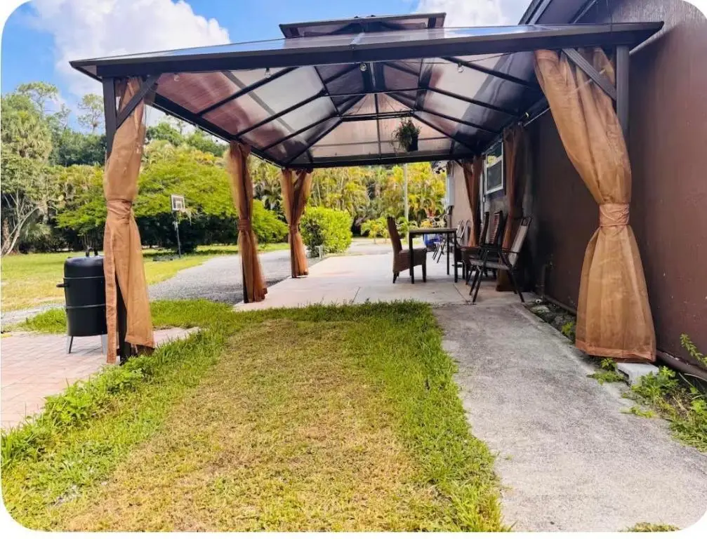 214 Westwood Circle E, West Palm Beach, FL 33411 - #1