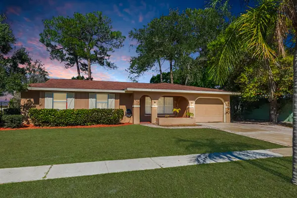 425 NE Electra Avenue, Port St Lucie, FL 34983