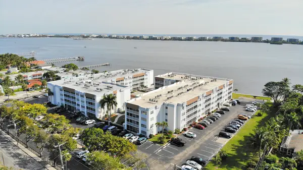 1516 S Lakeside Drive #318, Lake Worth Beach, FL 33460