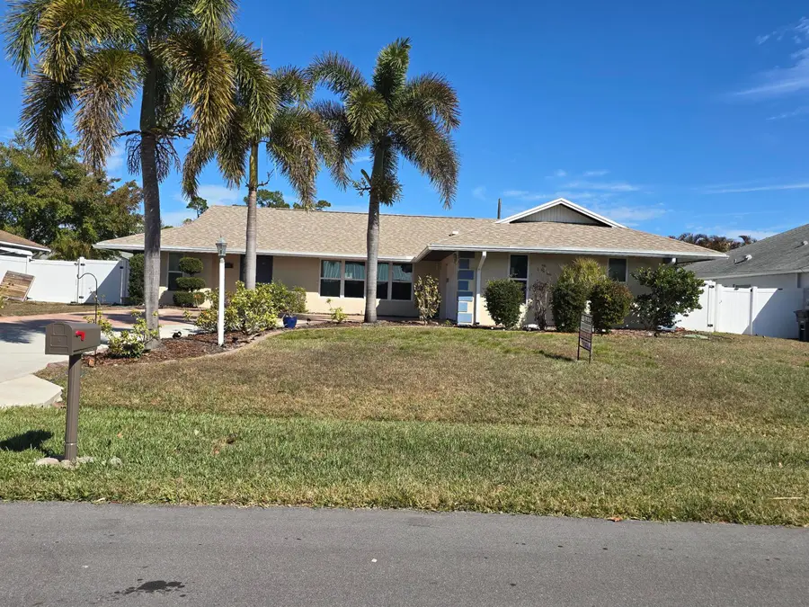 1011 SE Spinnaker Avenue, Port Saint Lucie, FL 34983 - Image #2