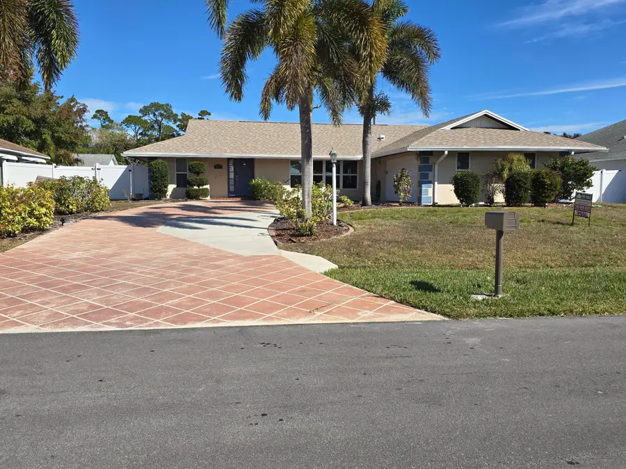 1011 SE Spinnaker Avenue, Port Saint Lucie, FL 34983 - Image #3