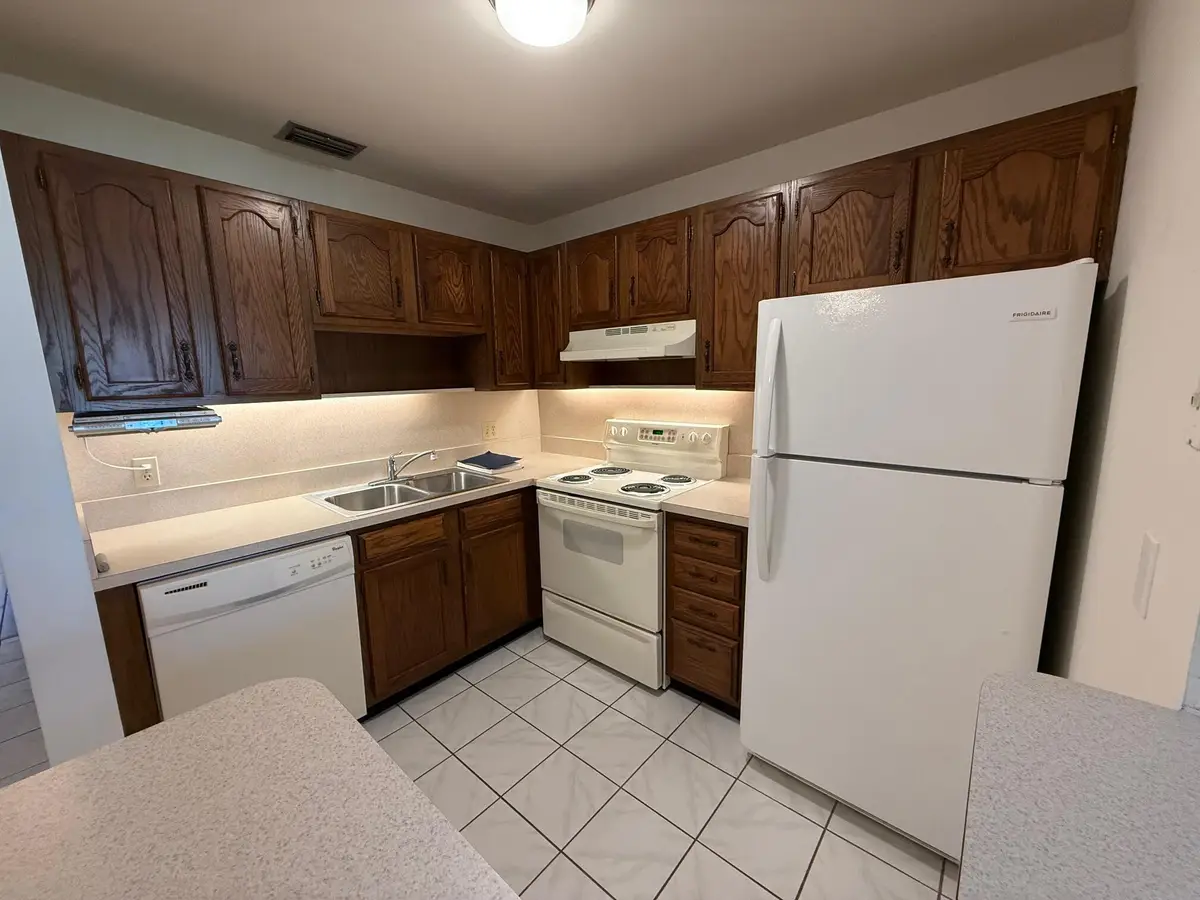 31 Lake Vista Trail #104, Port Saint Lucie, FL 34952 - Image #1