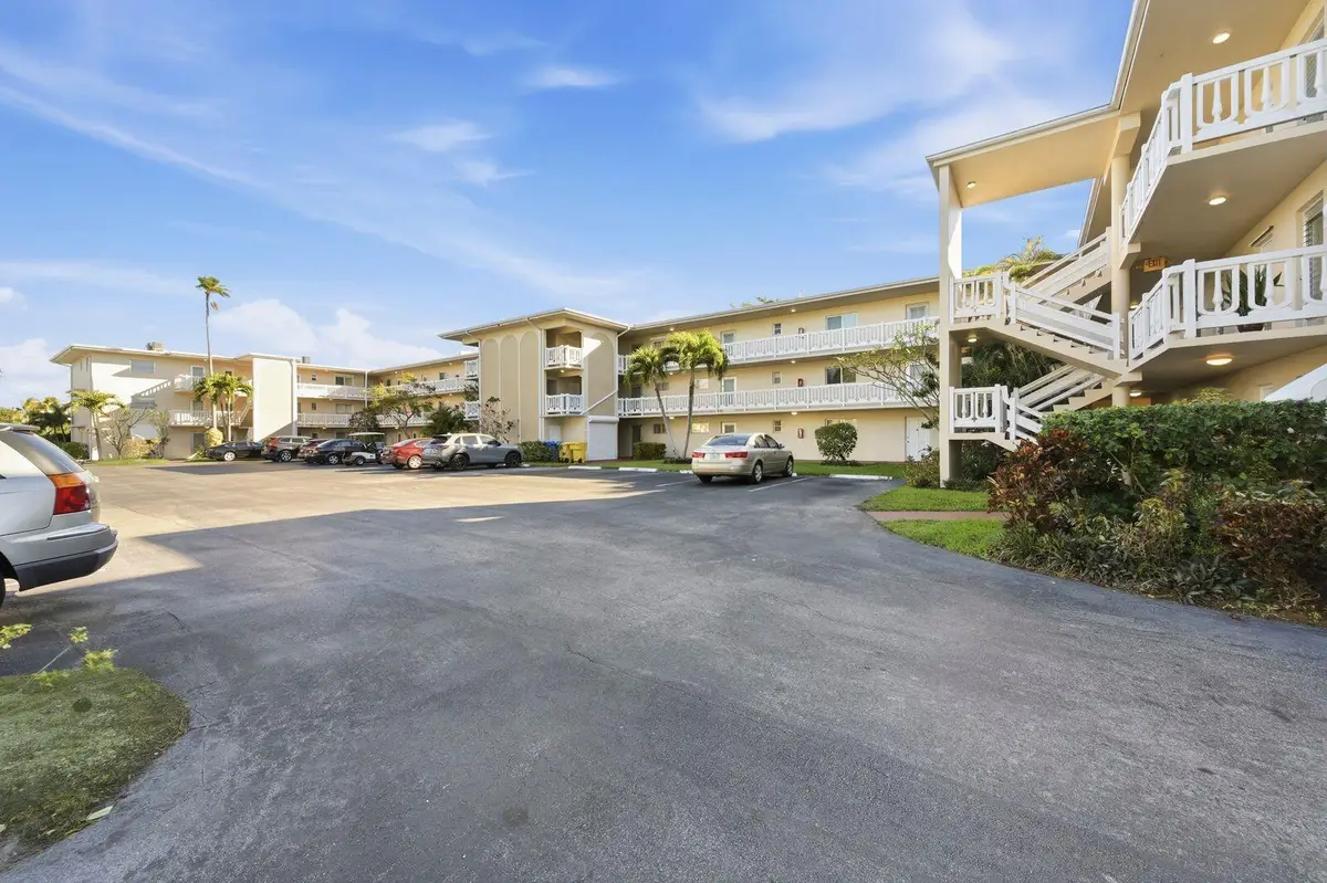 2615 N Garden Drive #305, Lake Worth, FL 33461 - Image #1