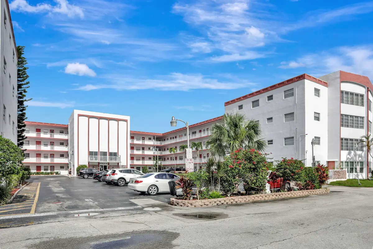 4000 NW 44th Avenue #113, Lauderdale Lakes, FL 33319 - Image #1