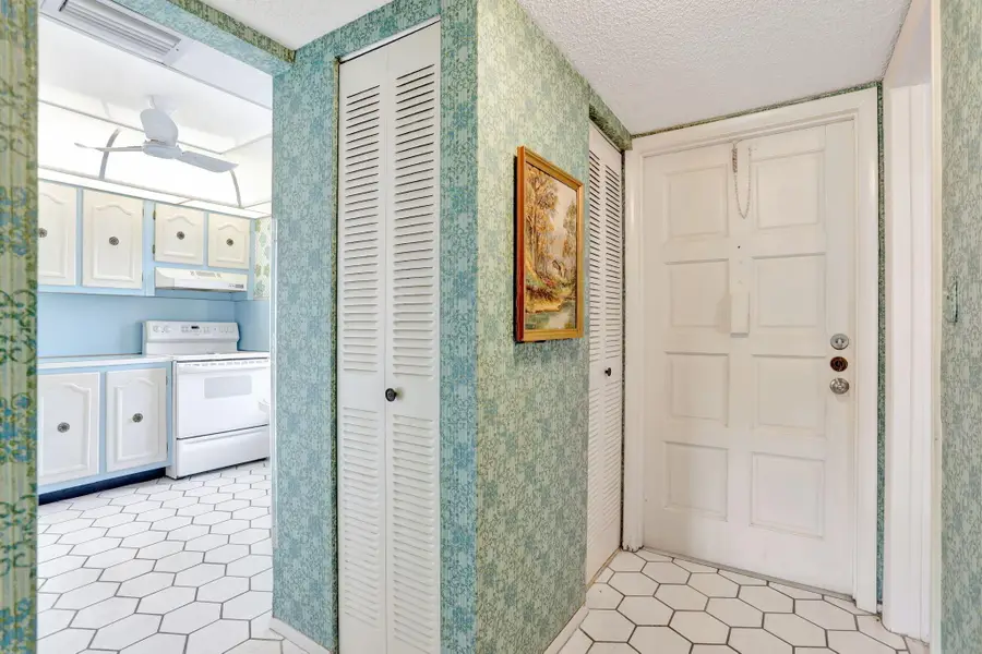 4000 NW 44th Avenue #113, Lauderdale Lakes, FL 33319 - Image #2