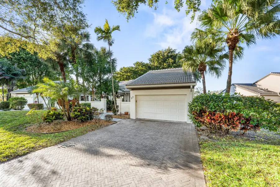 37 Clubhouse Lane, Boynton Beach, FL 33436 - #2
