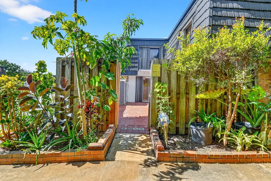 136 Woodland Road, Palm Springs, FL 33461 - Image #3