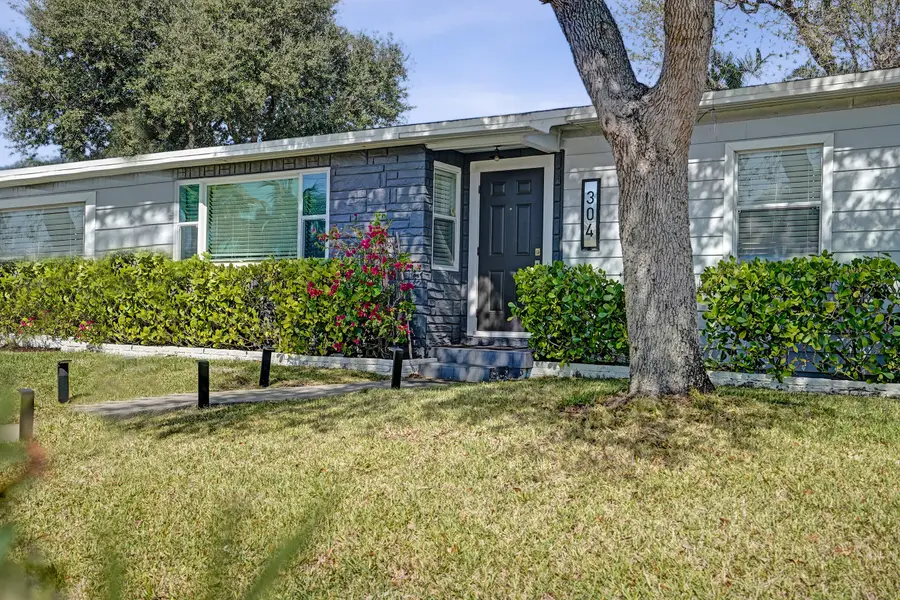 304 Wellesley Drive, Lake Worth Beach, FL 33460 - Image #2