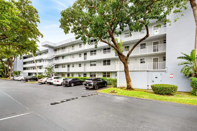 109 Royal Park Drive #3b, Oakland Park, FL 33309 - Image #1