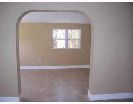 711 Fernwood Drive, West Palm Beach, FL 33405 - Image #2