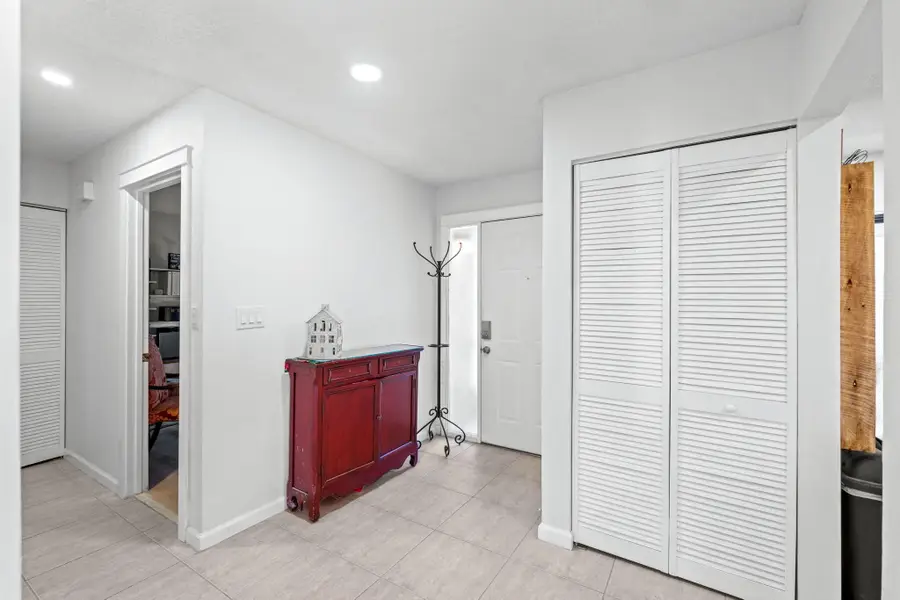 40 Seminole Court E, Royal Palm Beach, FL 33411 - #2