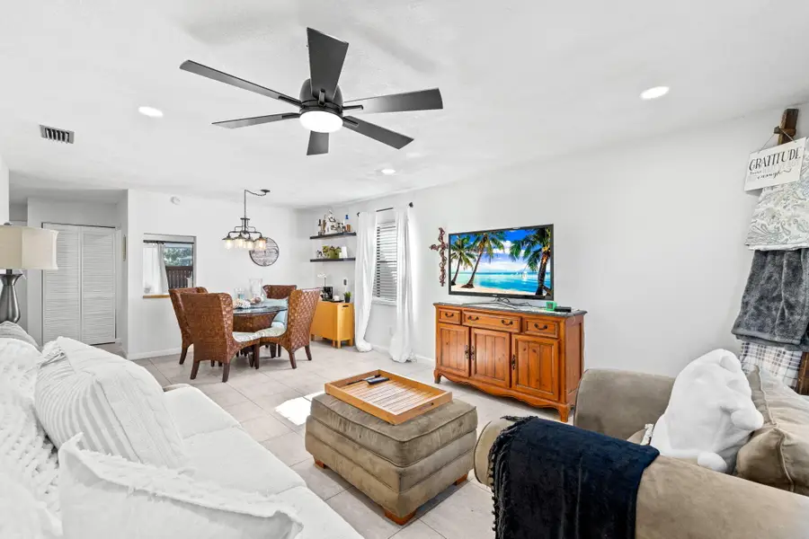 40 Seminole Court E, Royal Palm Beach, FL 33411 - #3