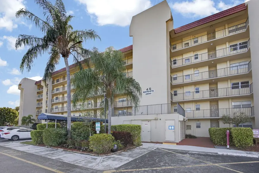 3590 Via Poinciana #202, Lake Worth, FL 33467 - Image #2