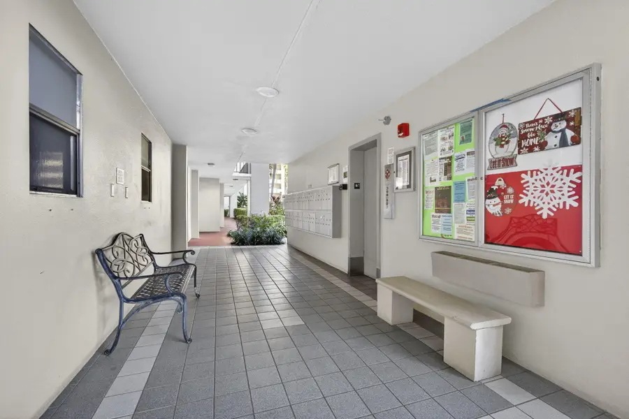 3590 Via Poinciana #202, Lake Worth, FL 33467 - Image #3